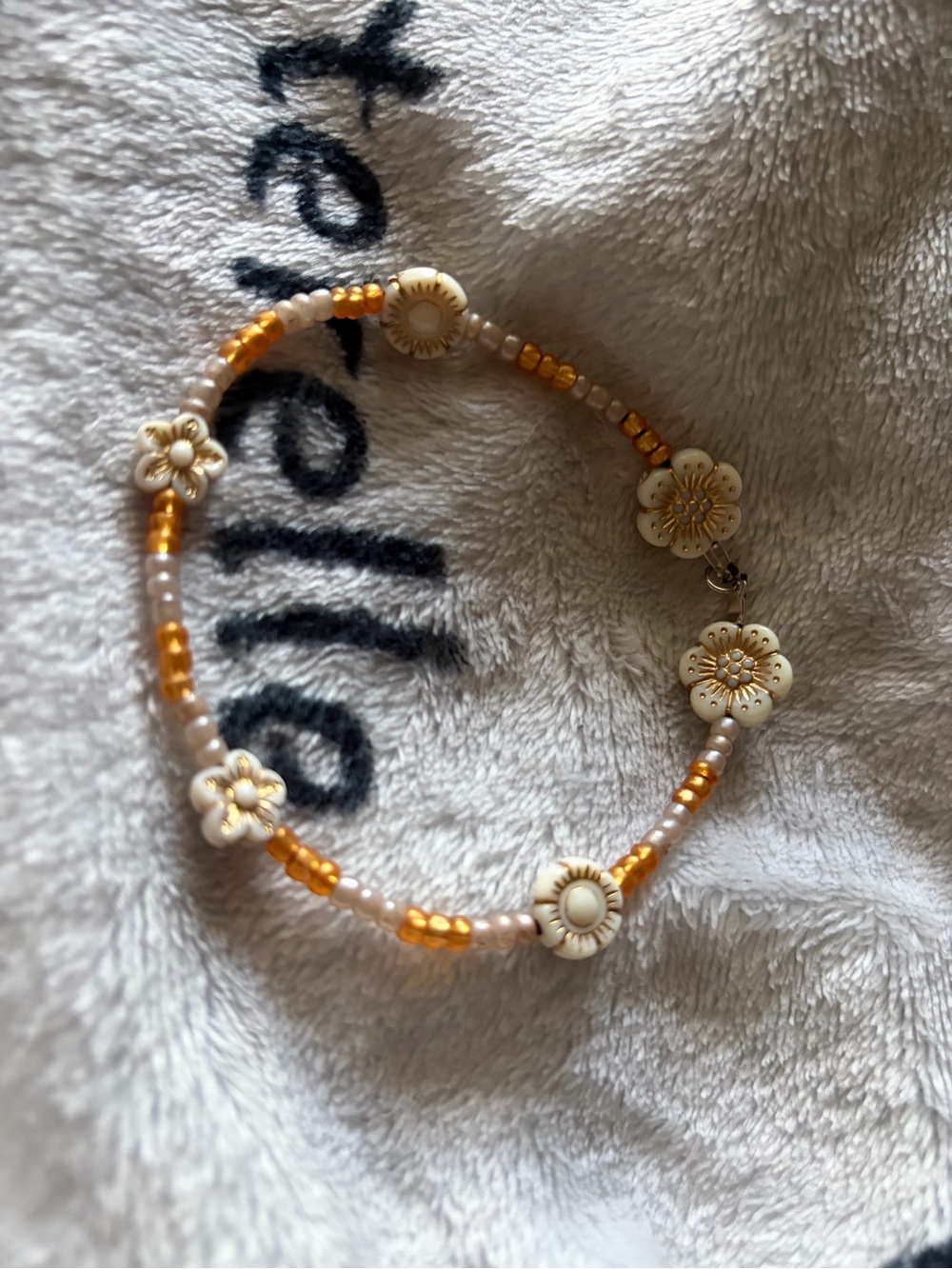 Handmade Daisy Beaded Bracelet in White and Gold
